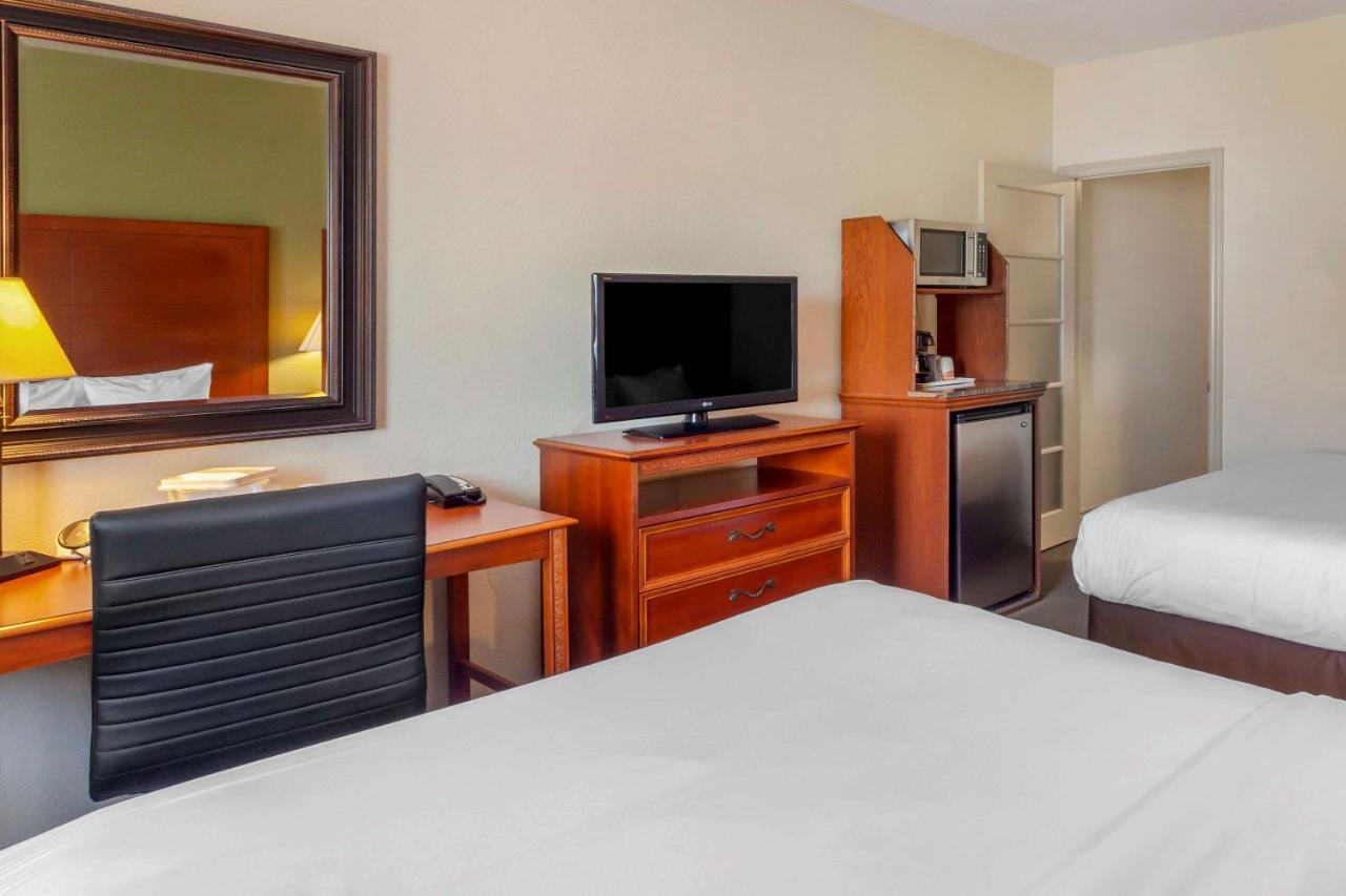 Comfort Inn & Suites Thousand Islands Harbour District Gananoque Exteriér fotografie